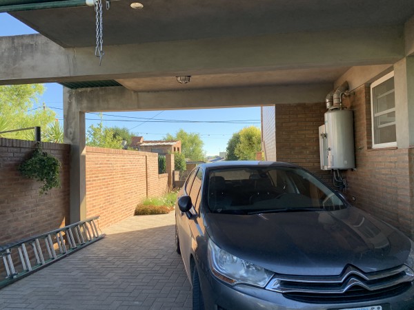 Venta excelente casa en Carlos Paz 