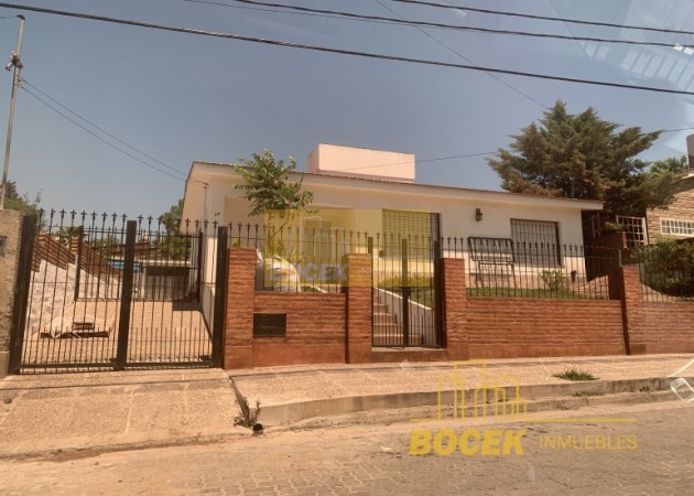 Vende casa en Villa Carlos Paz 